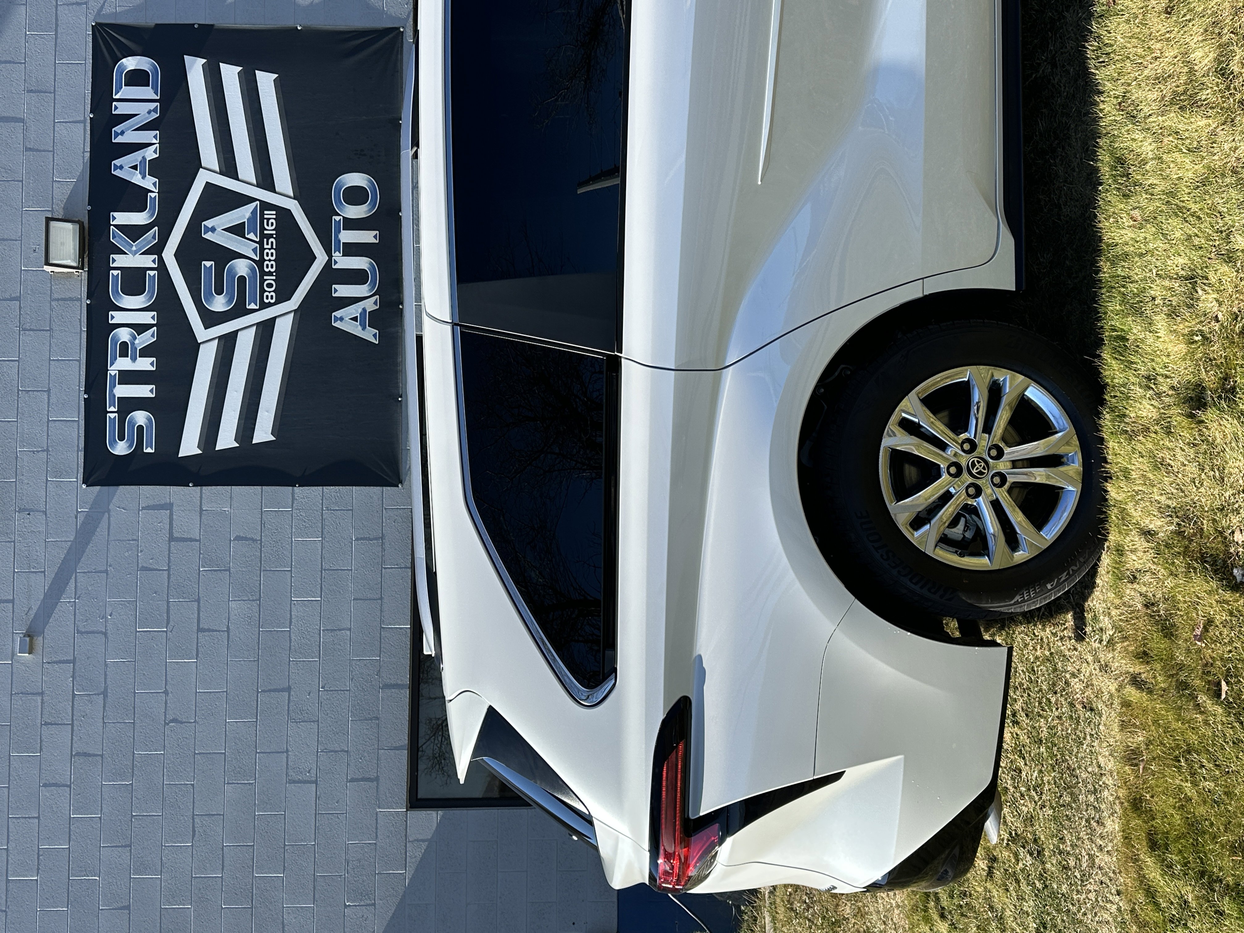 Used 2025 Toyota Sienna Limited image 6