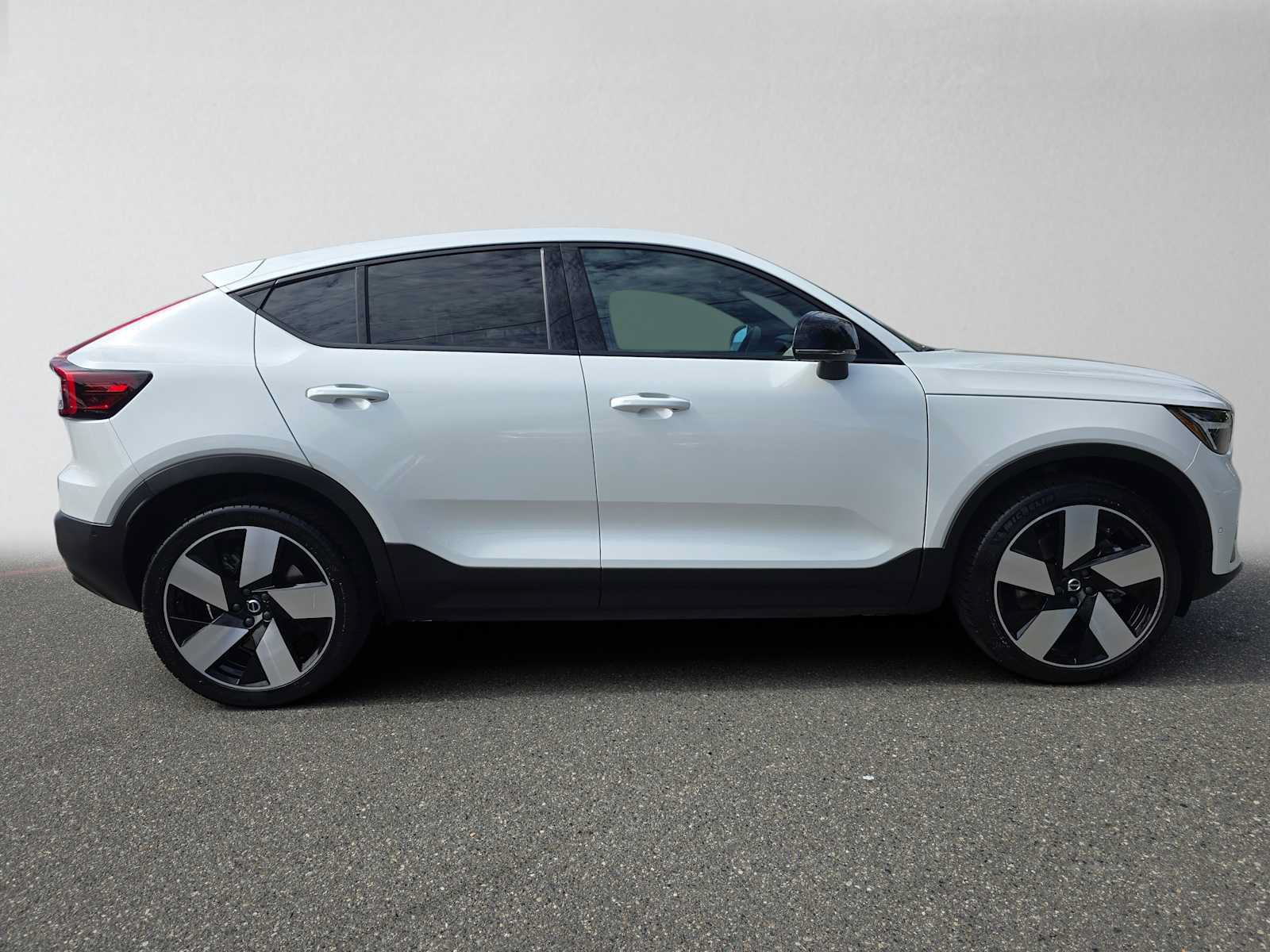 Certified 2023 Volvo C40 P8 Recharge Ultimate AWD/4WD image 3