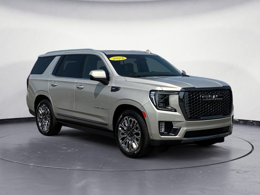 Used 2024 GMC Yukon Denali Ultimate AWD/4WD image 10