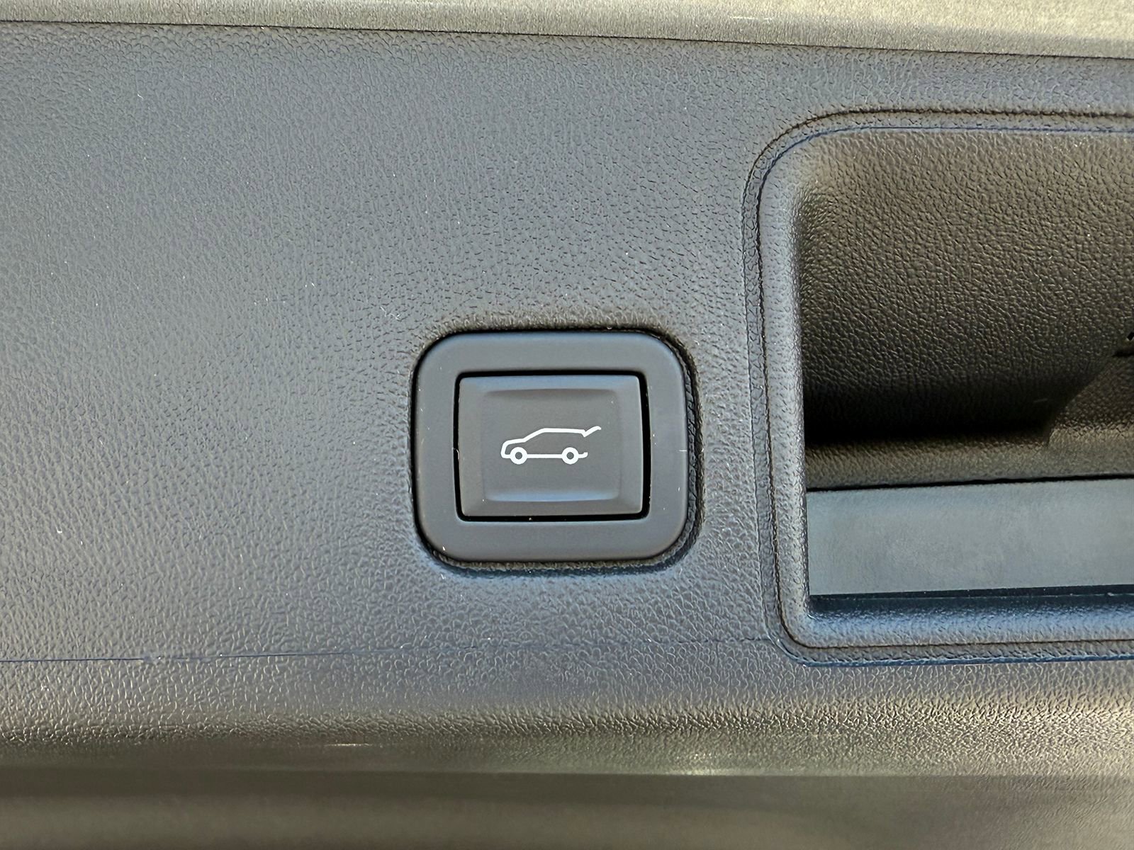 Certified 2023 GMC Terrain SLE w/ Driver Convenience Package AWD/4WD image 13