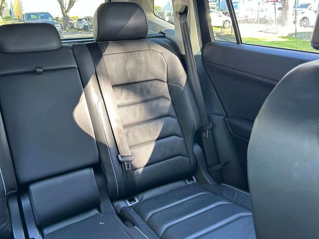 Used 2018 Volkswagen Tiguan SEL Premium image 15