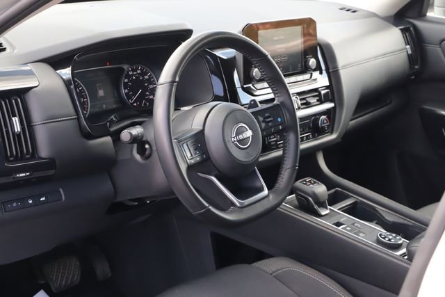 Used 2025 Nissan Pathfinder SV AWD/4WD image 12