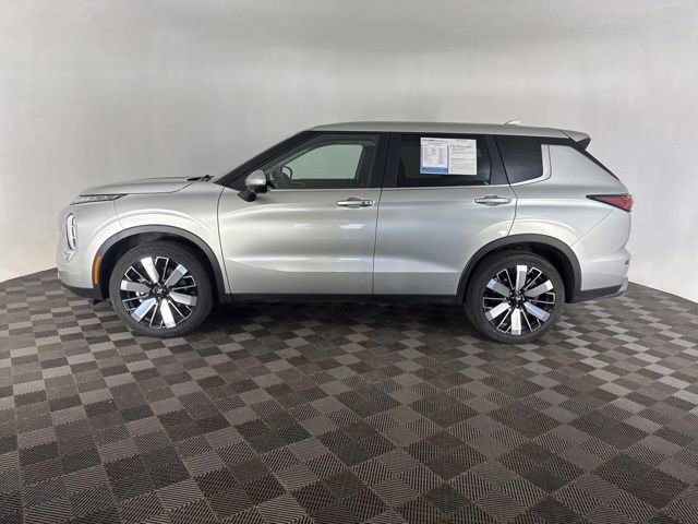 Used 2025 Mitsubishi Outlander SE AWD/4WD image 10
