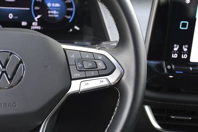 Used 2025 Volkswagen Atlas Cross Sport SE image 9