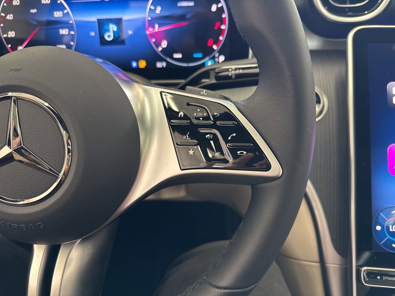 Used 2025 Mercedes-Benz C 300 Sedan image 21