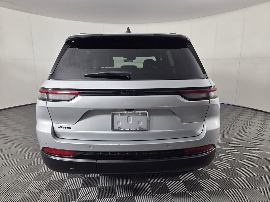 Certified 2025 Jeep Grand Cherokee Altitude image 8