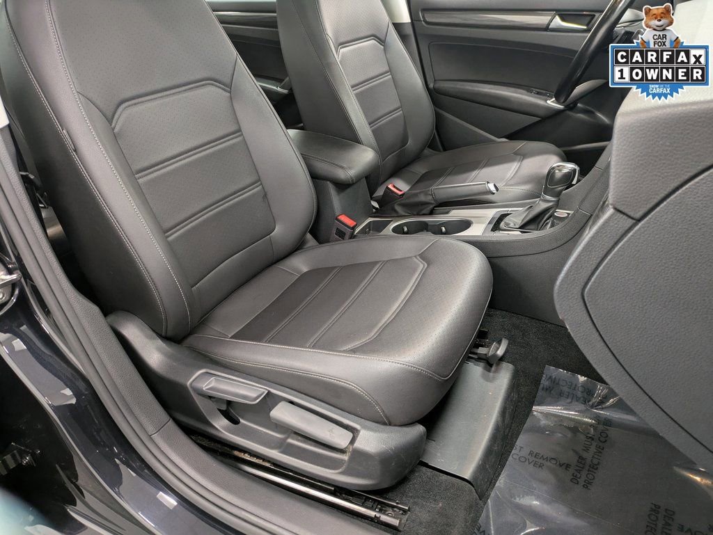 Used 2020 Volkswagen Passat 2.0T R-Line image 29