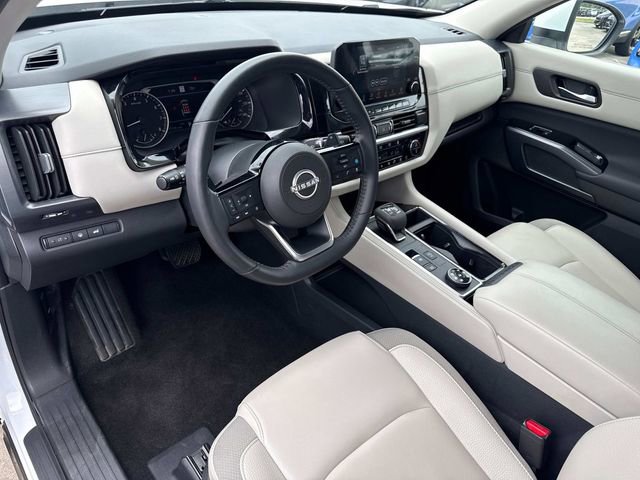 Used 2025 Nissan Pathfinder SL AWD/4WD image 24