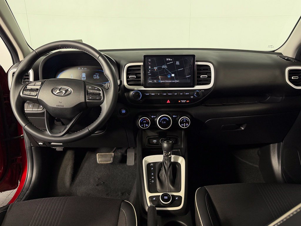 Used 2024 Hyundai Venue Limited FWD image 14