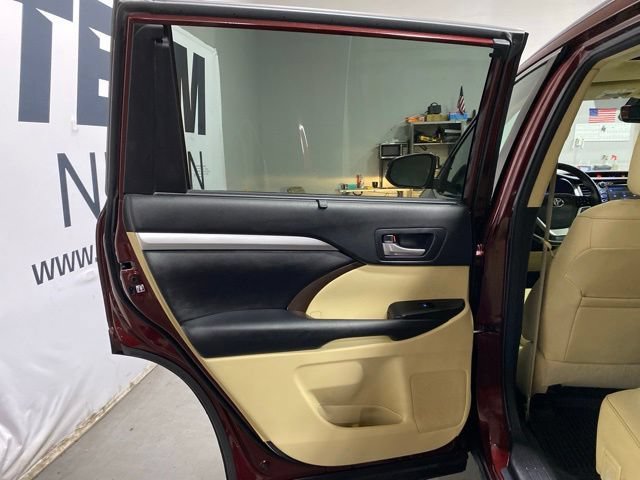 Used 2018 Toyota Highlander XLE AWD/4WD image 19