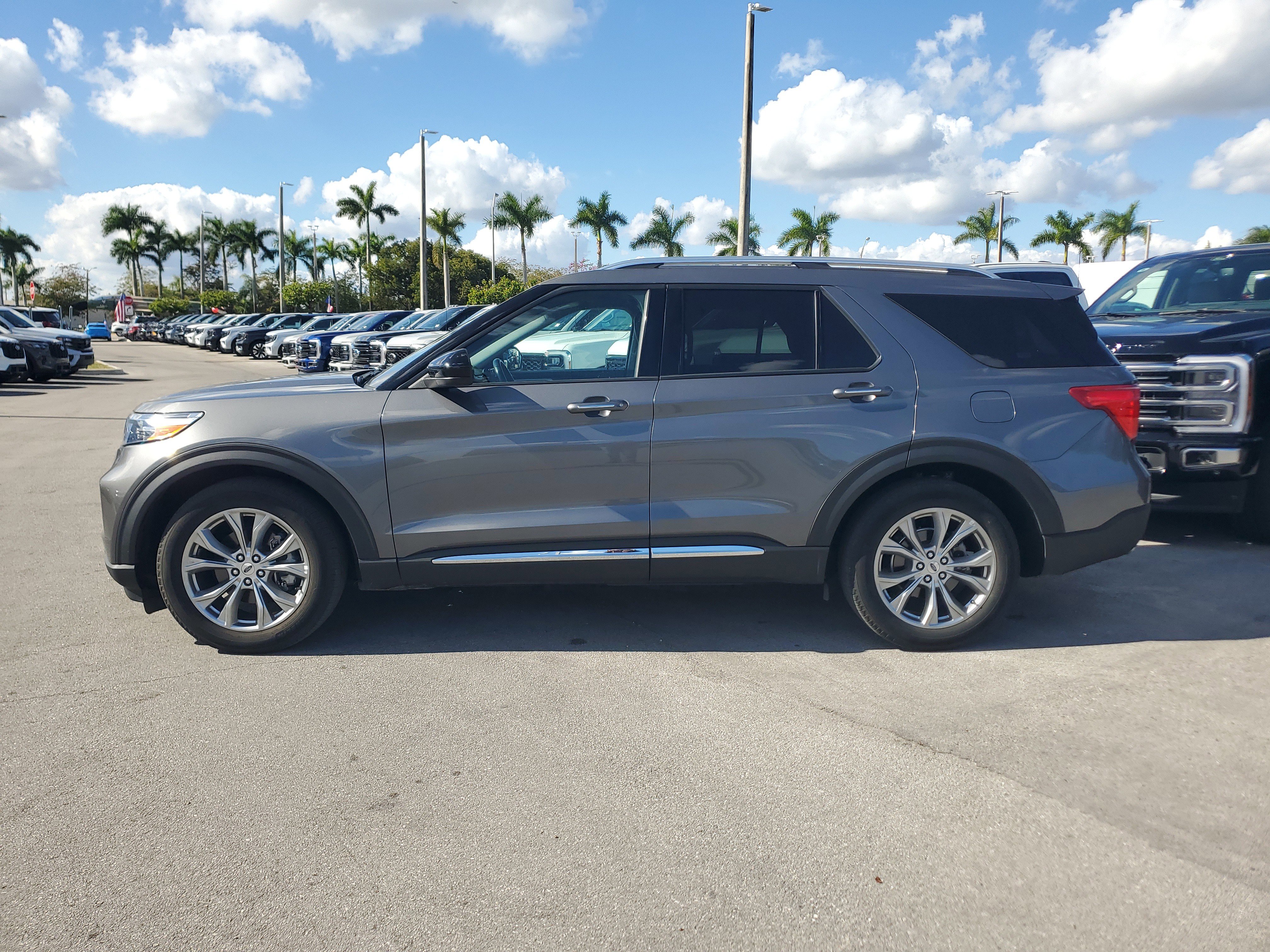 Used 2023 Ford Explorer Limited image 5