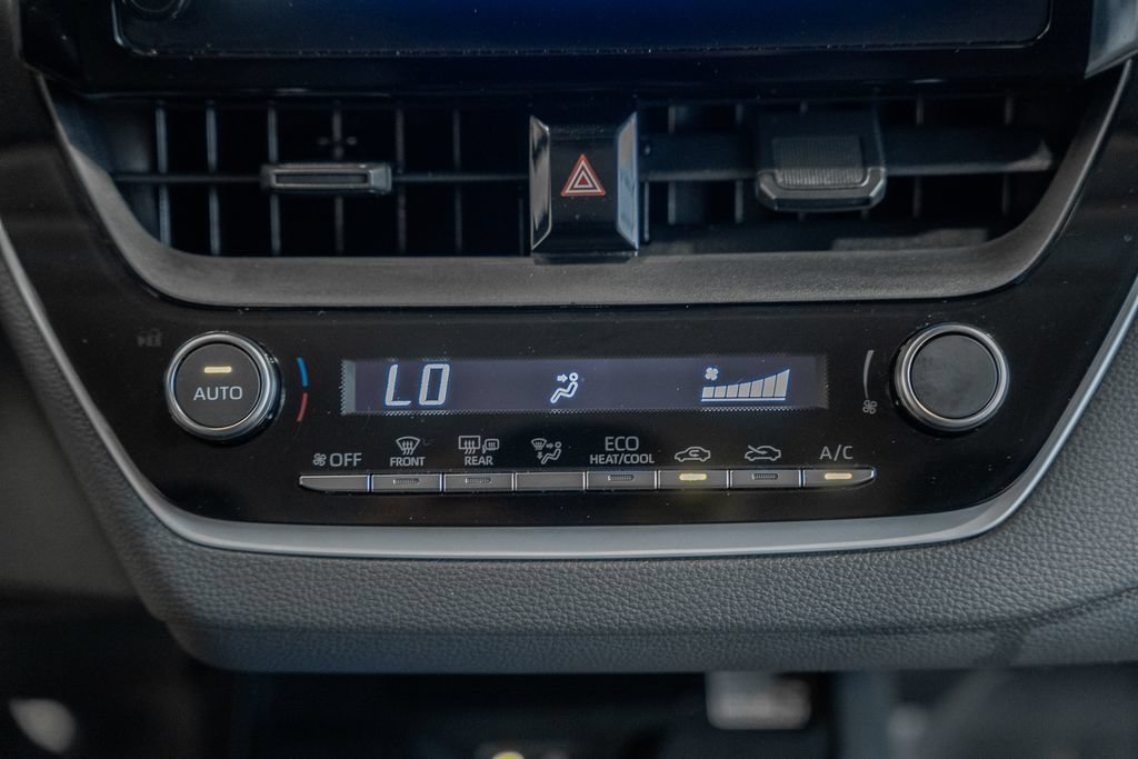 Used 2025 Toyota Corolla LE w/ LE Premium Package FWD image 19