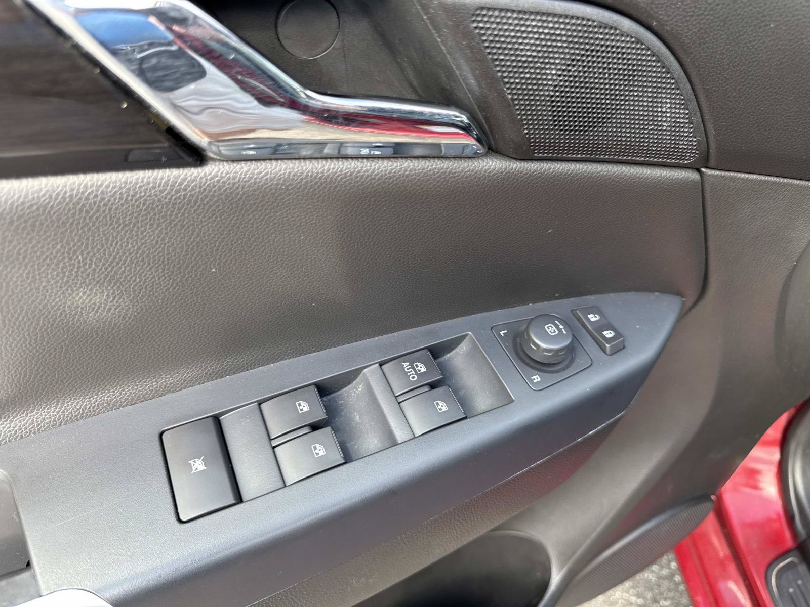 Used 2014 Chevrolet Captiva Sport LTZ FWD image 18