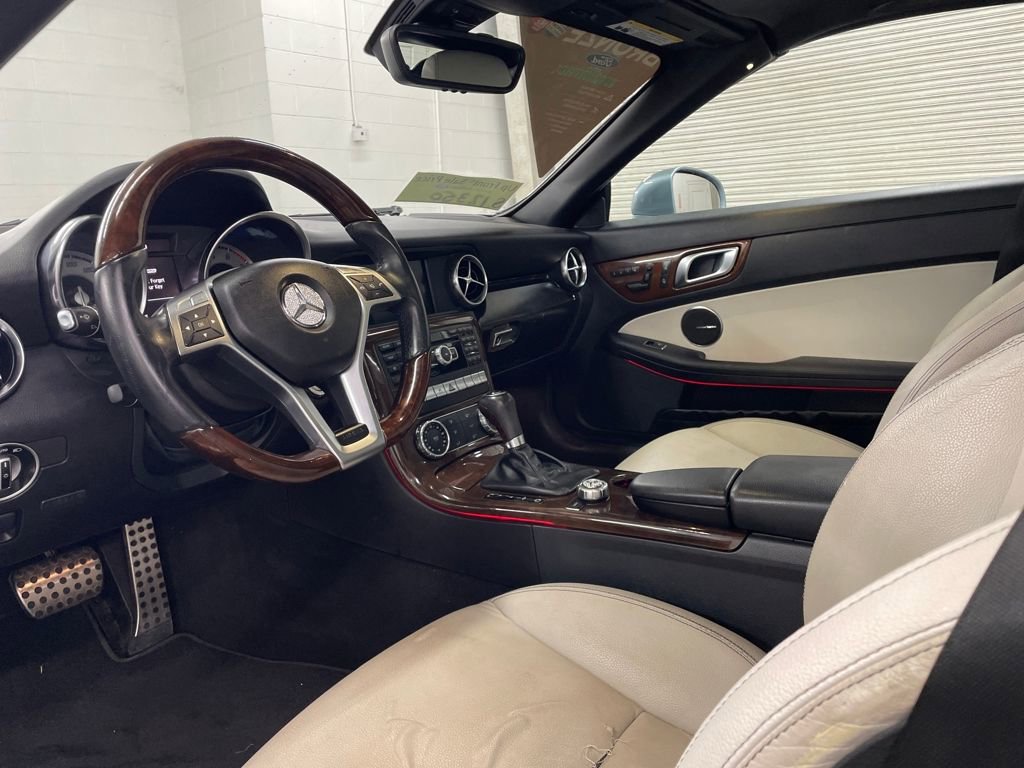 Used 2013 Mercedes-Benz SLK 250 image 4