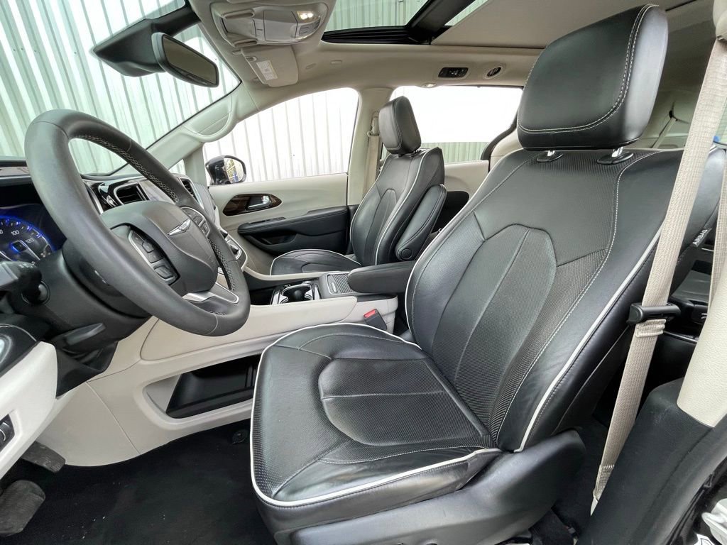 Used 2024 Chrysler Pacifica Limited image 23