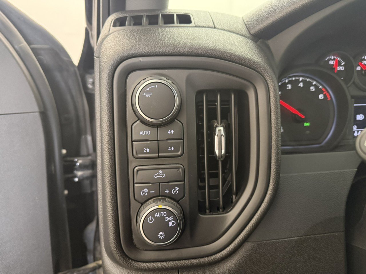 Used 2024 Chevrolet Silverado 1500 W/T w/ WT Value Package AWD/4WD image 20