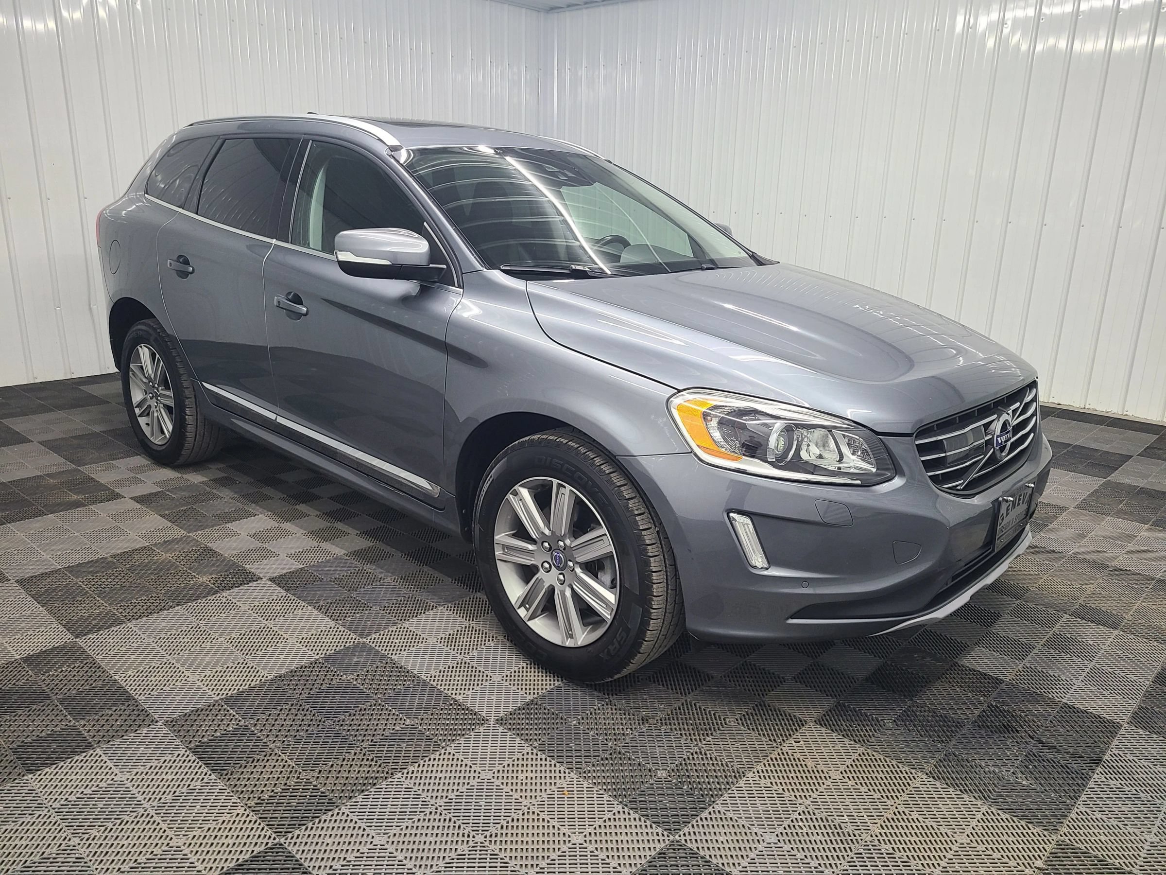 Used 2016 Volvo XC60 T5 Platinum w/ Climate Package AWD/4WD image 13