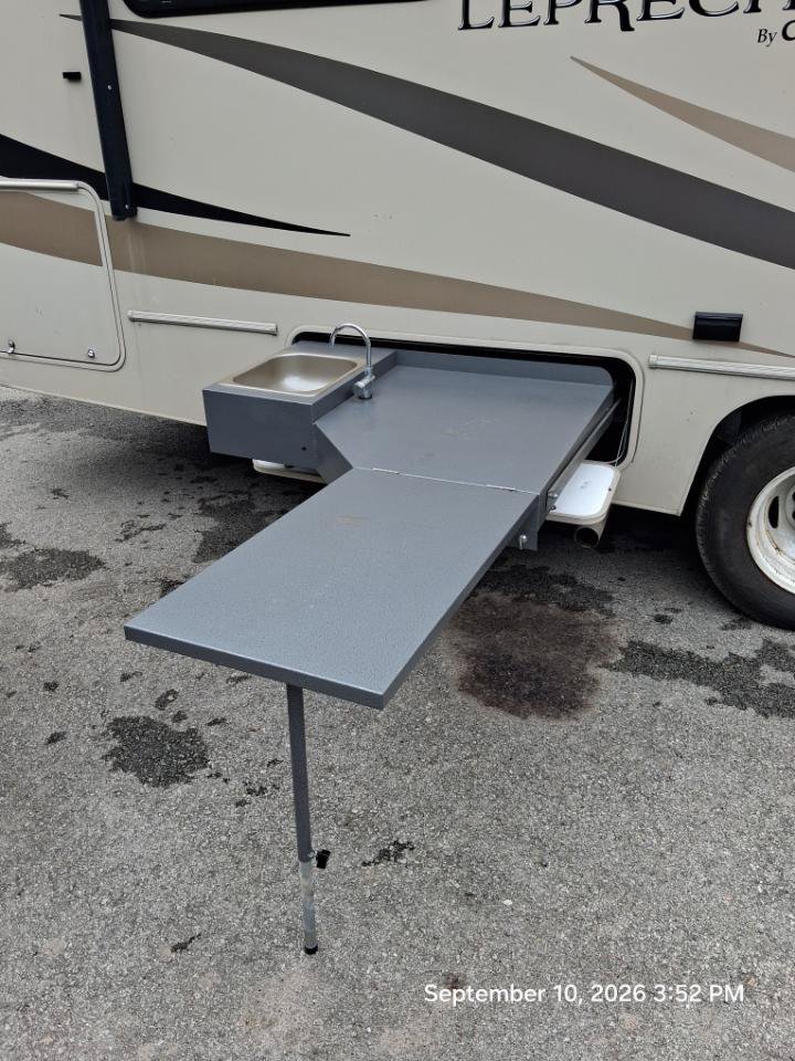 Used 2018 Ford E-450 and Econoline 450 Super Duty w/ Motorhome Prep Package RWD image 36