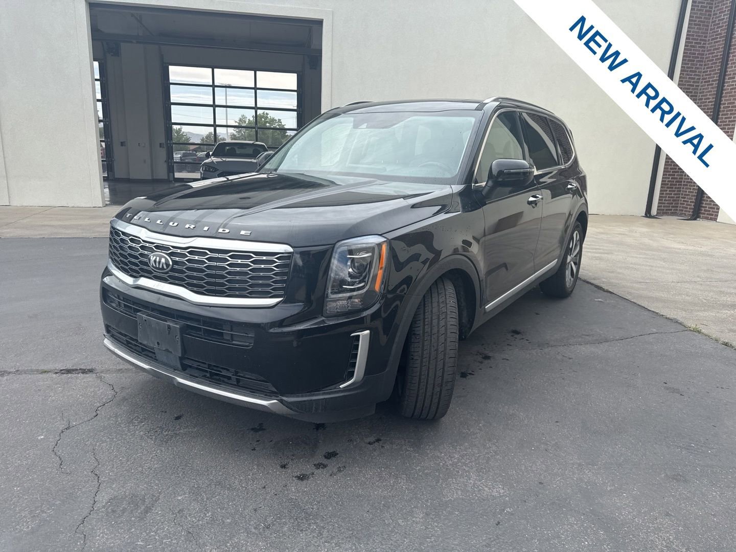 Used 2020 Kia Telluride S w/ S 8 Passenger Seating Package image 3