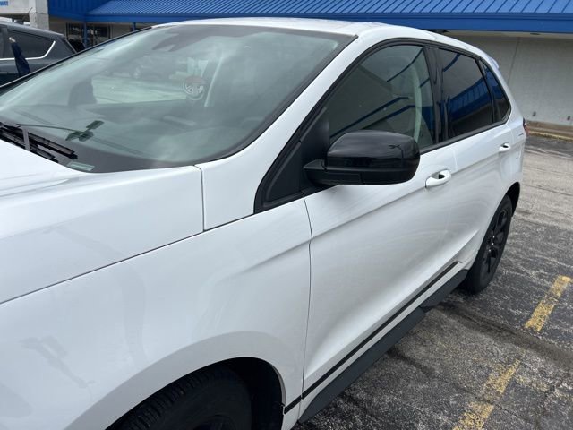 Used 2024 Ford Edge SE w/ Black Appearance Package image 3