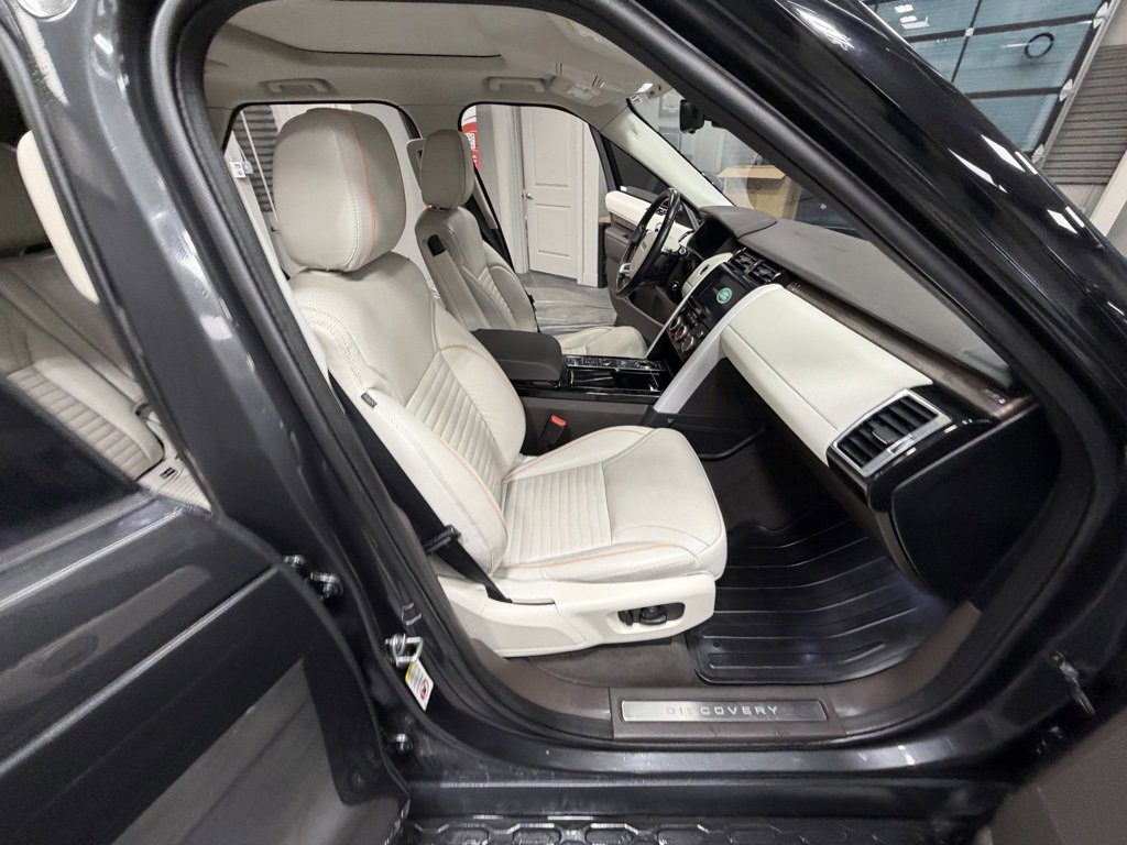 Used 2019 Land Rover Discovery HSE image 46