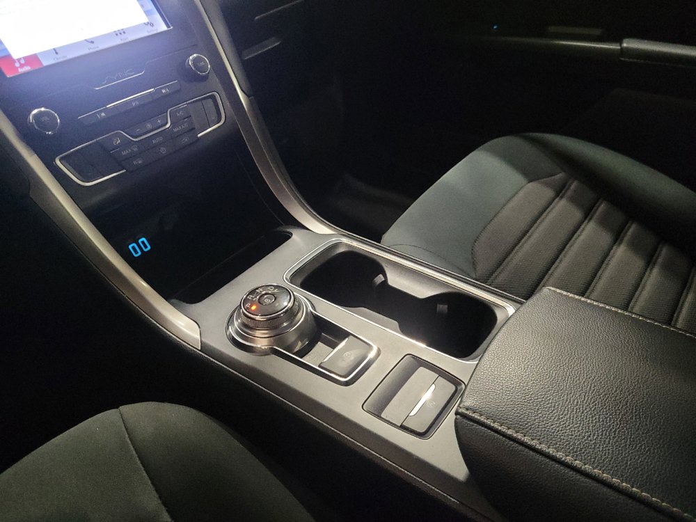 Used 2019 Ford Fusion SE FWD image 26
