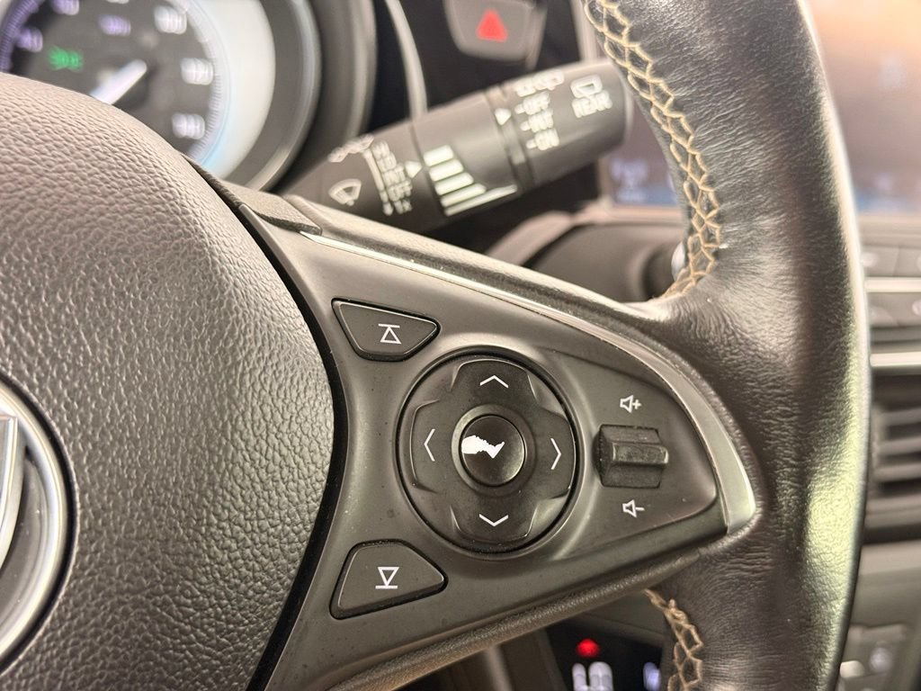Used 2017 Buick Envision Essence FWD image 30