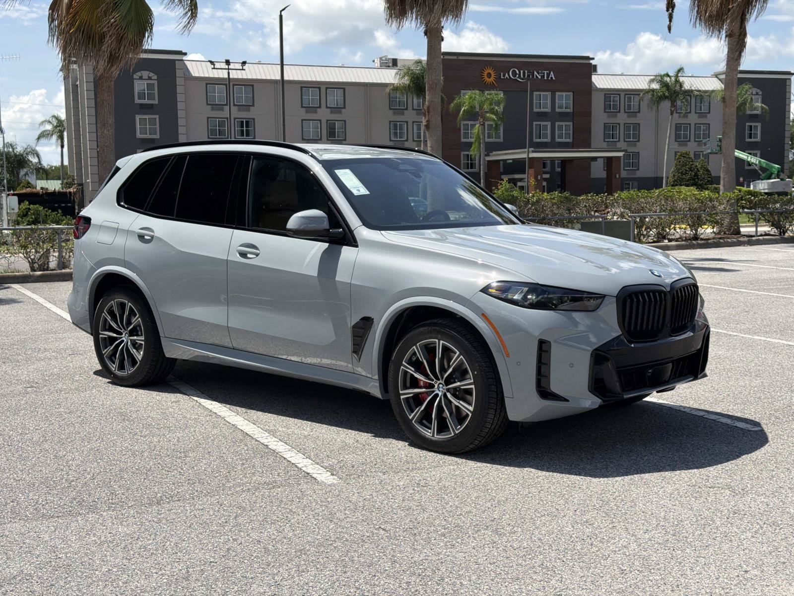 New 2026 BMW X5 xDrive40i w/ M Sport Package AWD/4WD image 2