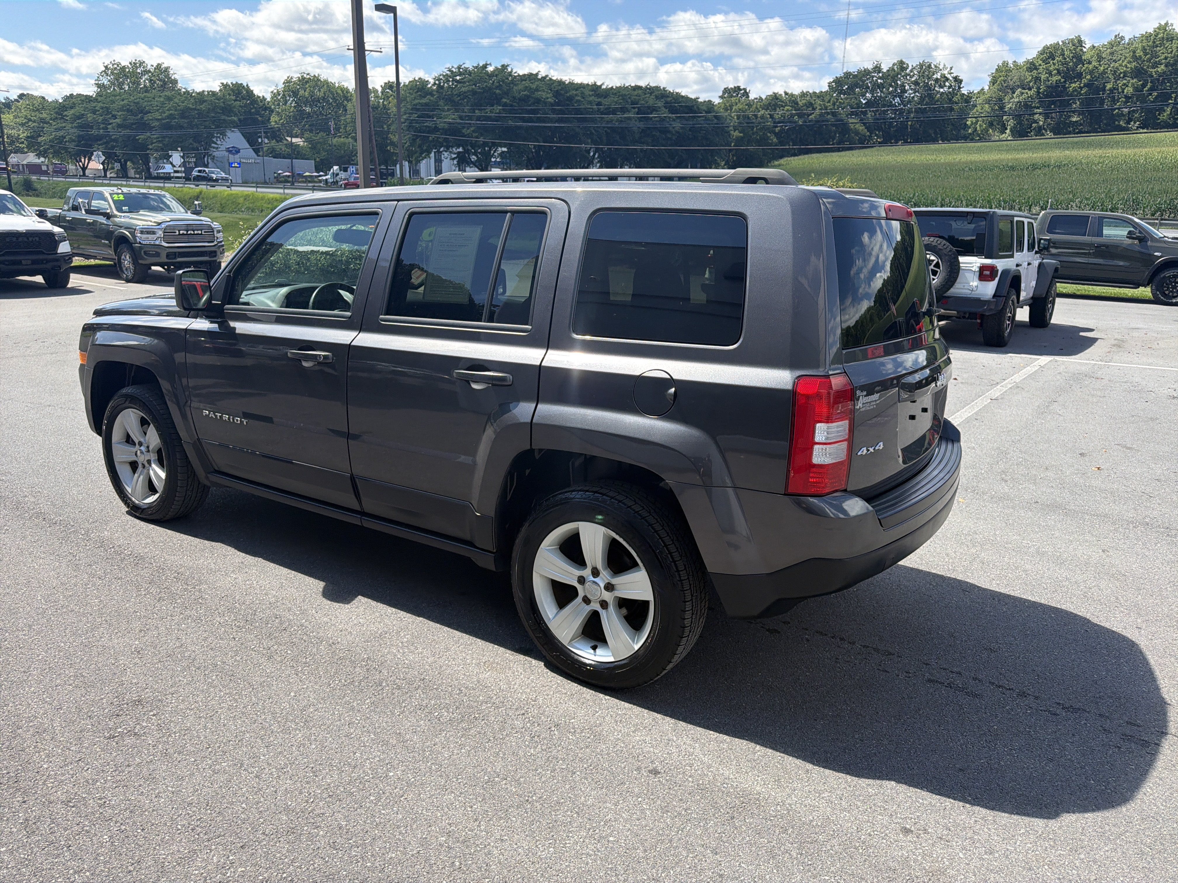 Used 2016 Jeep Patriot Latitude AWD/4WD image 9
