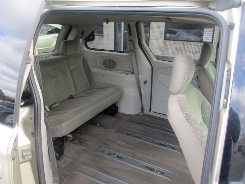 Used 2005 Chrysler Town & Country LX w/ Popular Equipment Group I image 7