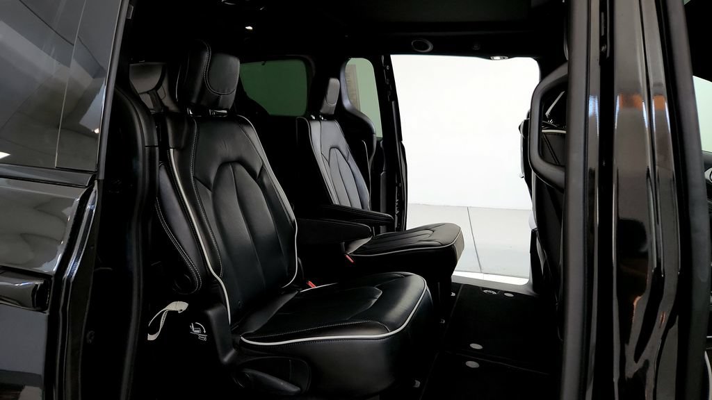 Used 2023 Chrysler Pacifica Limited w/ Uconnect Theater Family Group AWD/4WD image 18