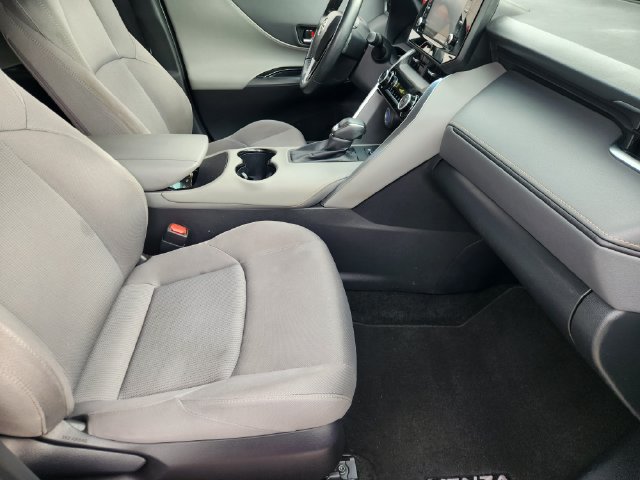 Certified 2022 Toyota Venza LE AWD/4WD image 14