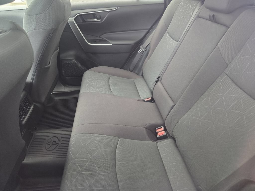 Used 2024 Toyota RAV4 XLE AWD/4WD image 21