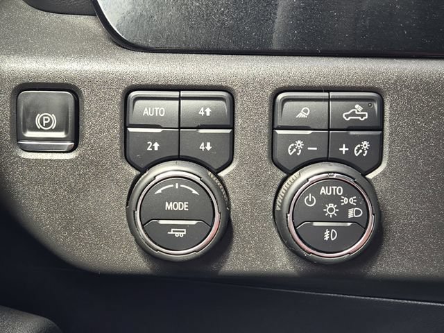 Used 2025 Chevrolet Silverado 1500 LT Trail Boss w/ Convenience Package II AWD/4WD image 27