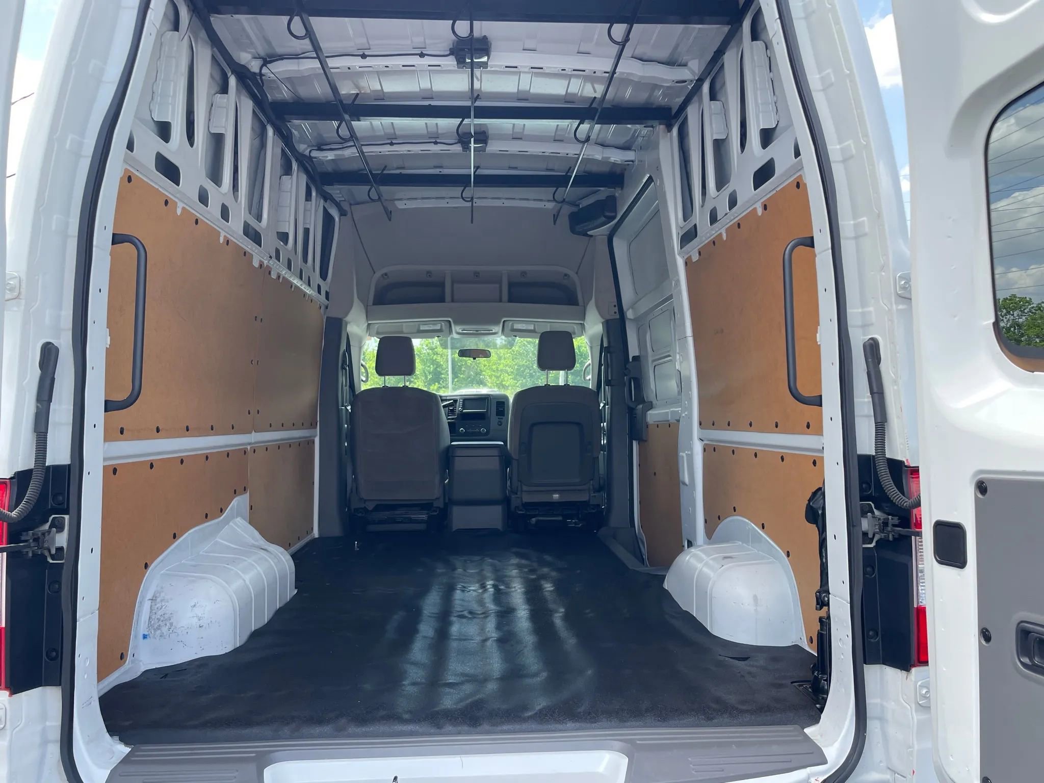 Used 2020 Nissan NV 2500 SV w/ Back Door Glass Package image 13