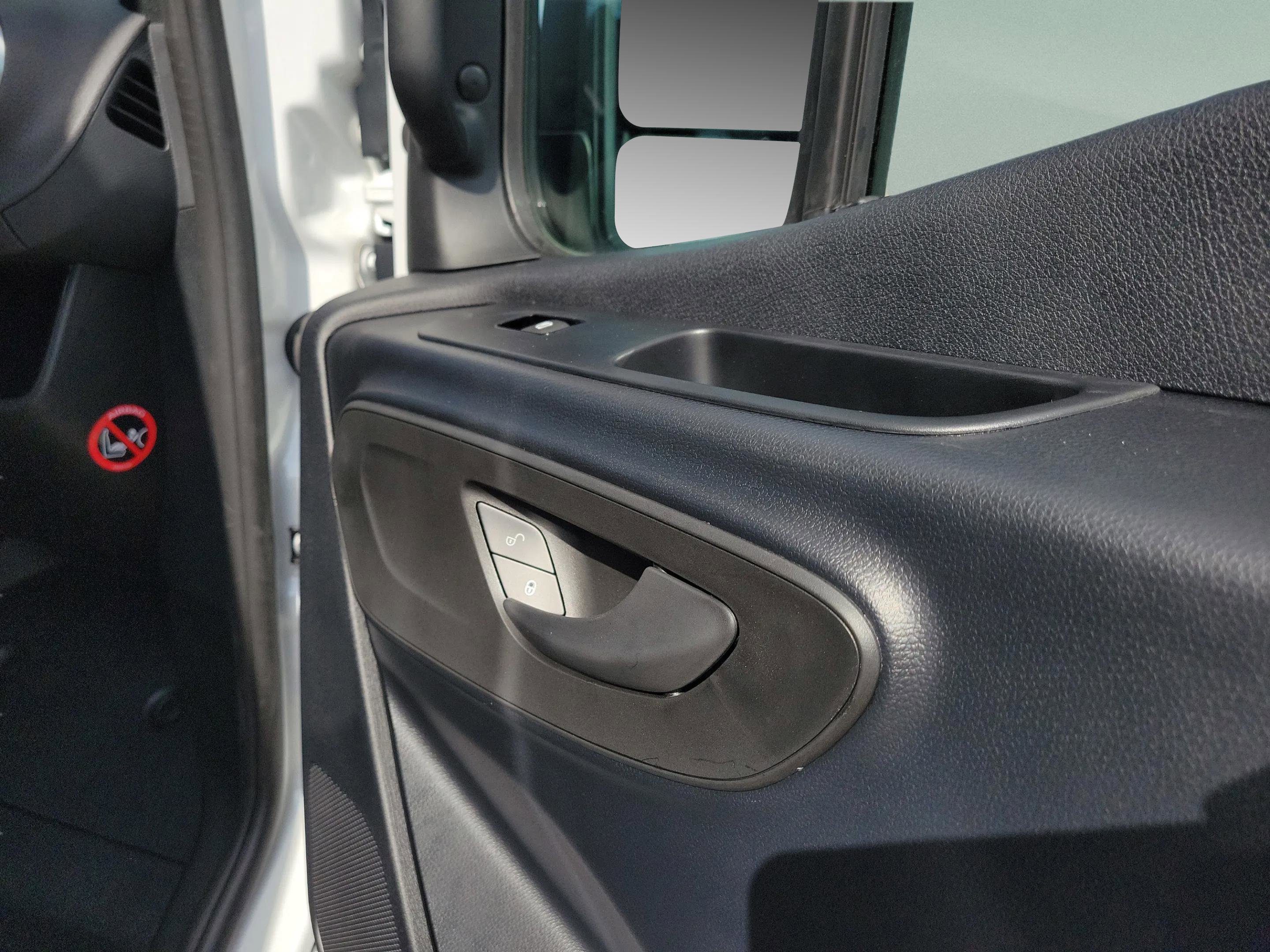 Used 2025 Mercedes-Benz Sprinter 2500 image 18