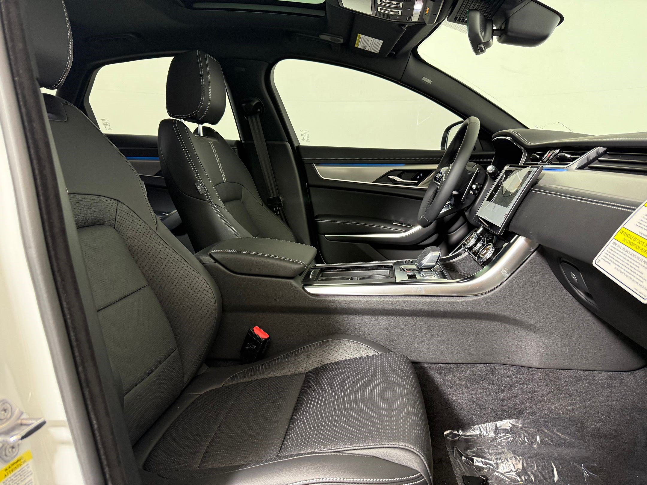 Used 2024 Jaguar XF R-Dynamic SE AWD/4WD image 25