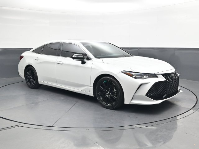 Used 2019 Toyota Avalon Touring FWD image 2