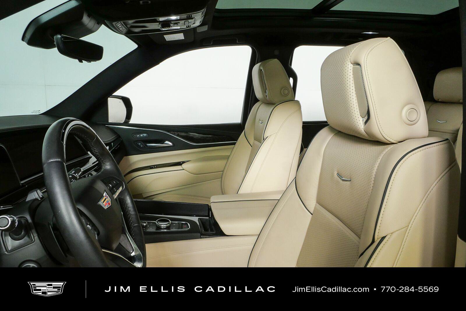 Used 2023 Cadillac Escalade Premium Luxury w/ Performance Package RWD image 5