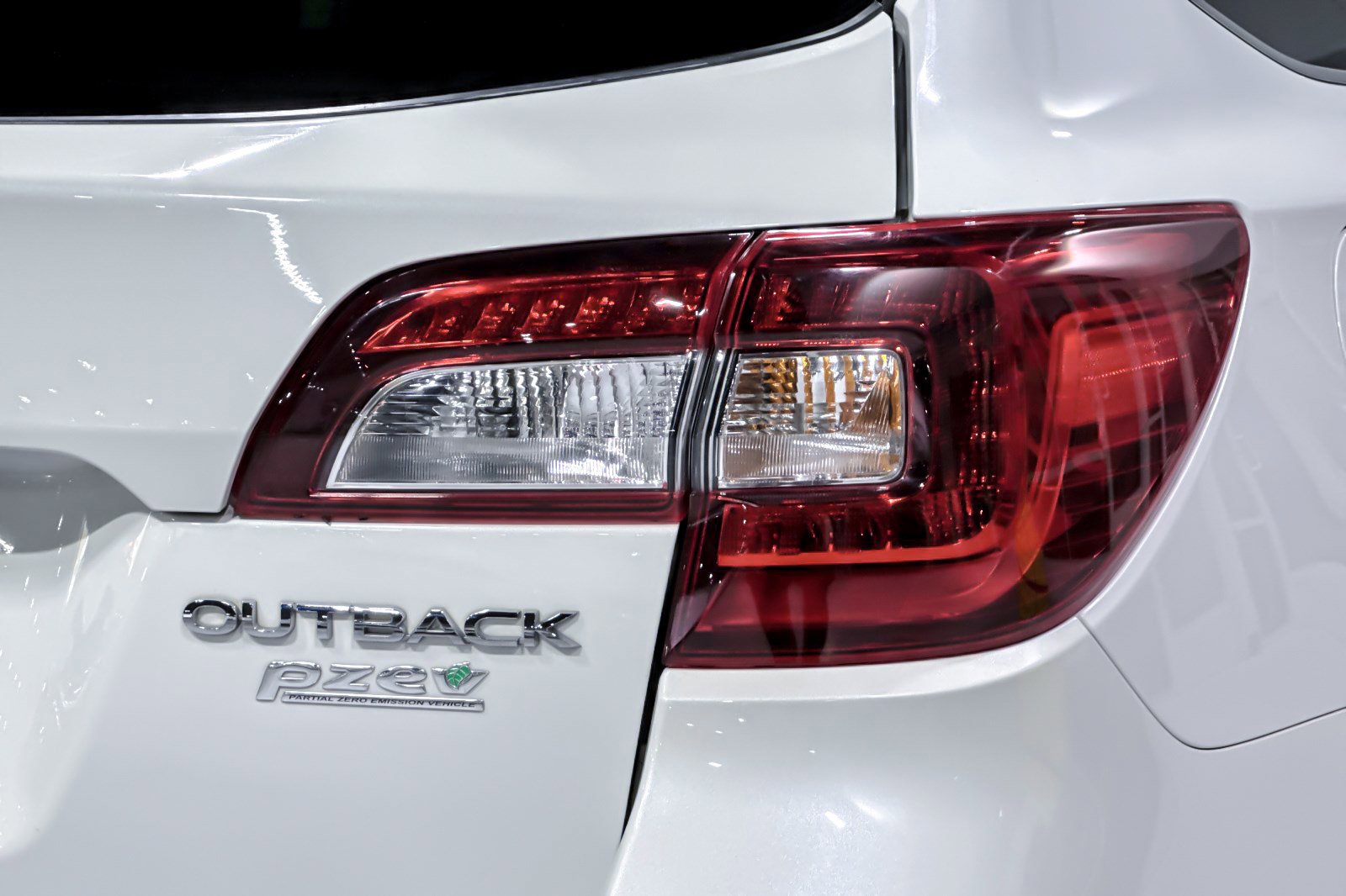 Used 2017 Subaru Outback 2.5i Limited AWD/4WD image 12