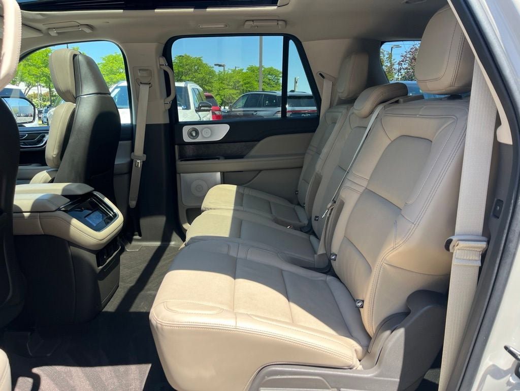 Certified 2023 Lincoln Navigator L Reserve AWD/4WD image 12