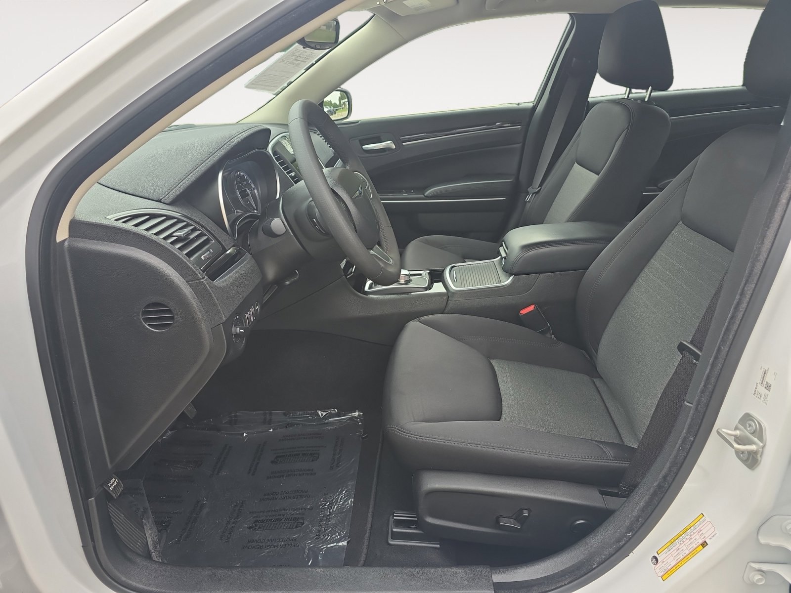 Used 2023 Chrysler 300 Touring RWD image 21