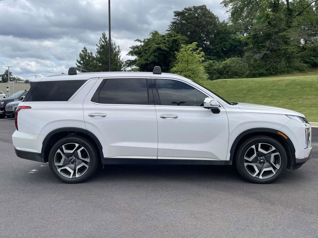 Used 2024 Hyundai Palisade Limited FWD image 2