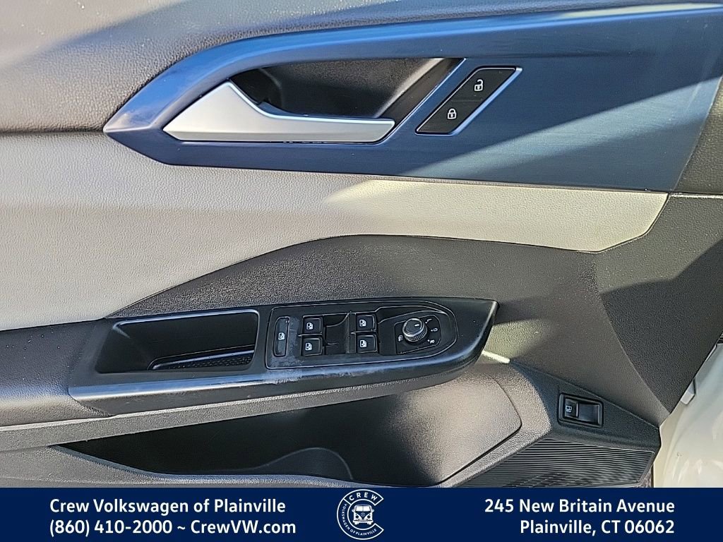 Certified 2022 Volkswagen Taos SE image 38