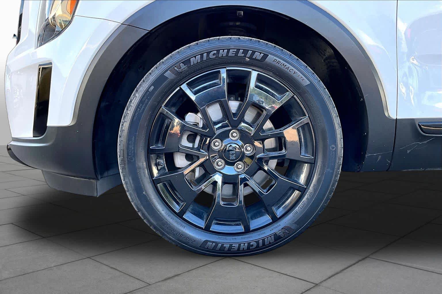 Used 2021 Kia Telluride EX w/ EX Premium Package AWD/4WD image 11