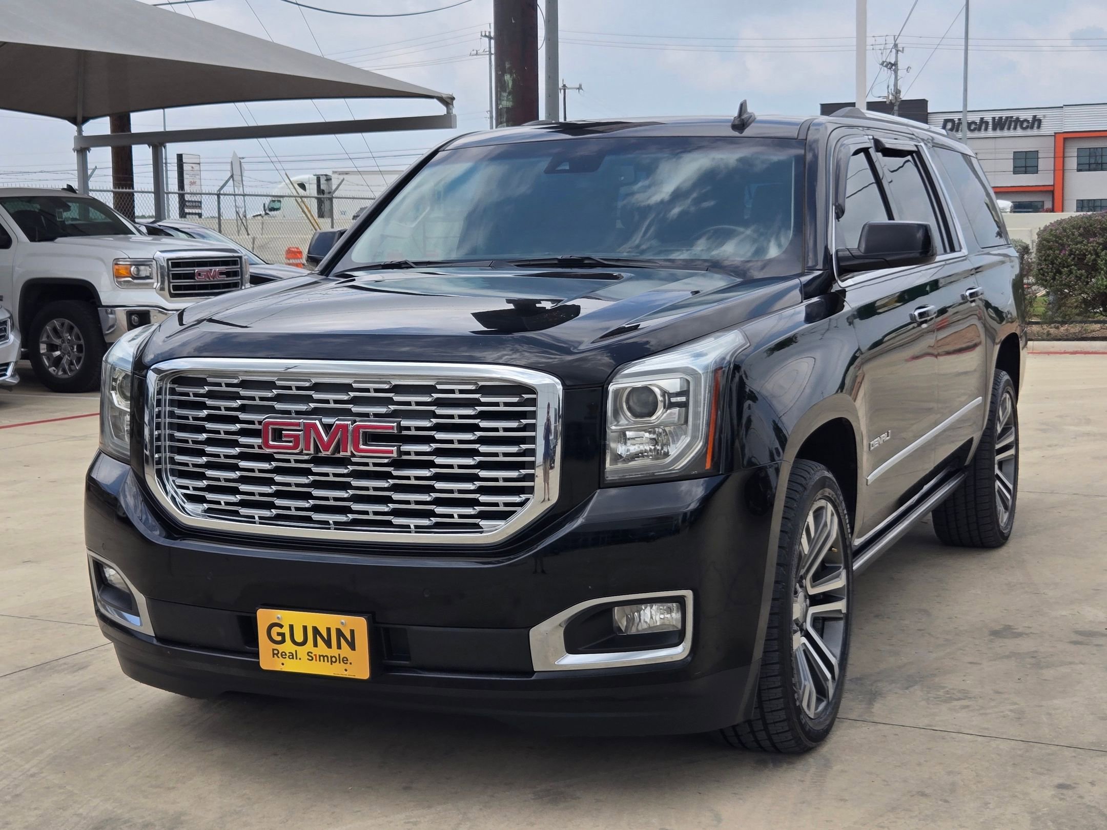 Used 2018 GMC Yukon XL Denali w/ Denali Ultimate Package AWD/4WD image 3