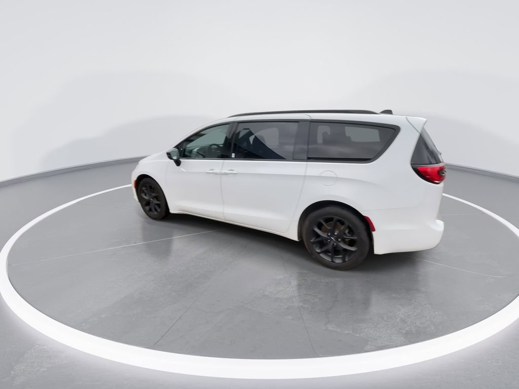 Used 2024 Chrysler Pacifica Touring-L w/ S Appearance Package FWD image 6