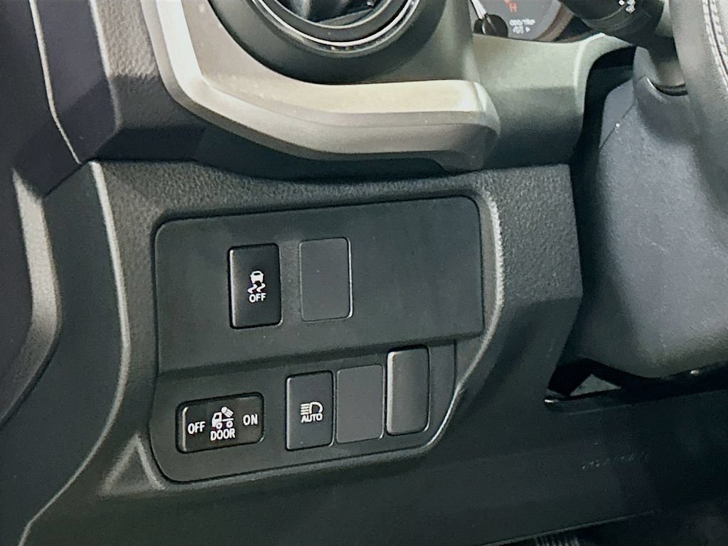Used 2022 Toyota Tacoma SR5 AWD/4WD image 8
