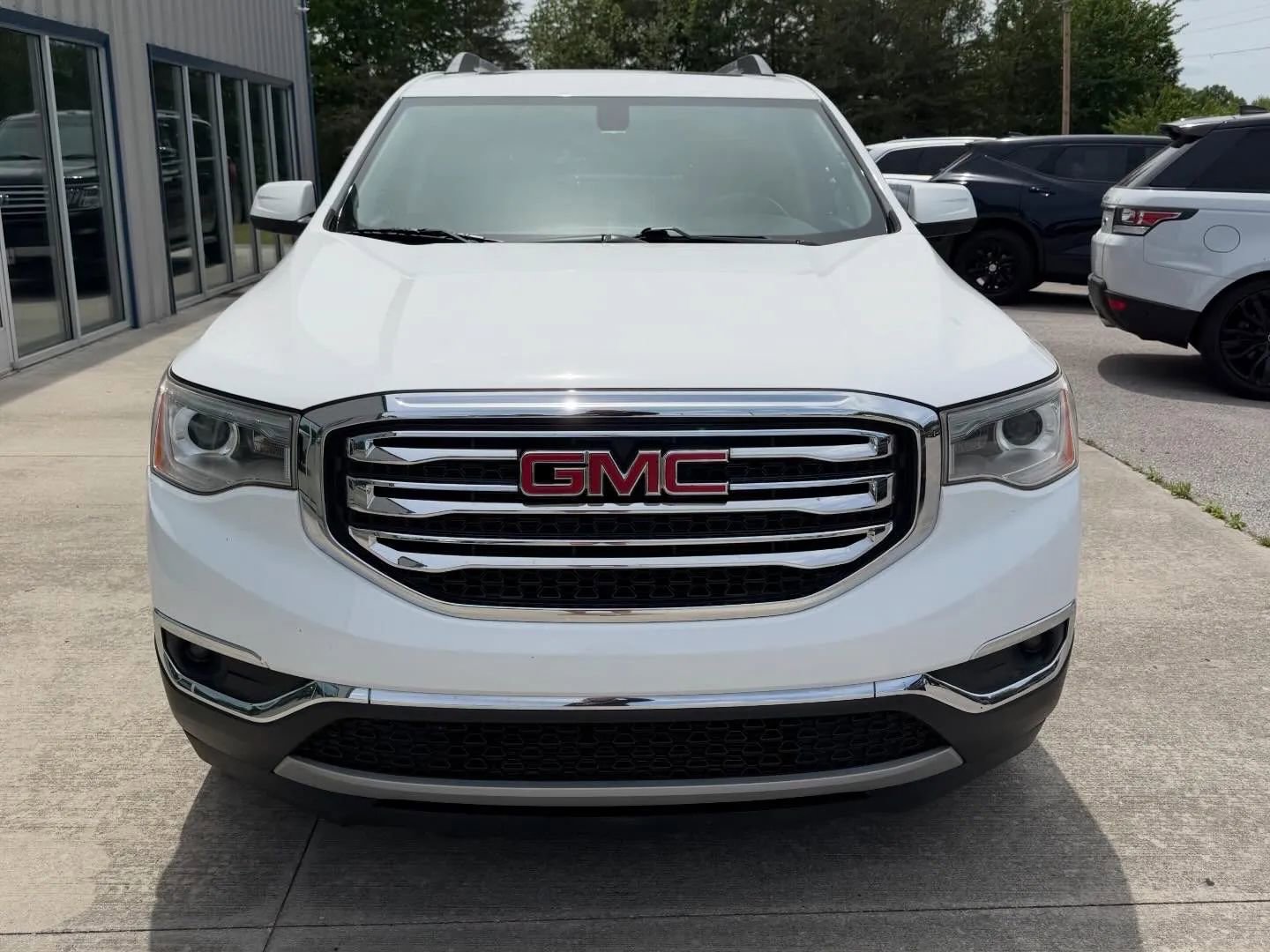 Used 2017 GMC Acadia SLE w/ Driver Alert Package I AWD/4WD image 2