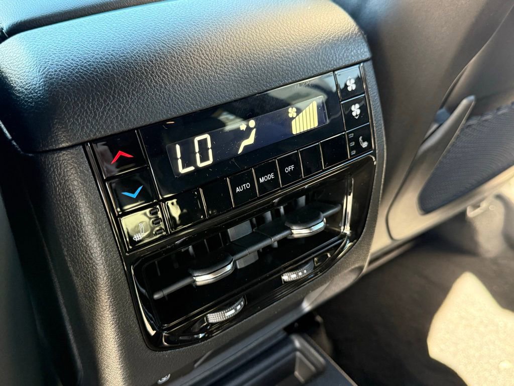 New 2025 Jeep Grand Cherokee L Limited w/ Black Appearance Package image 27